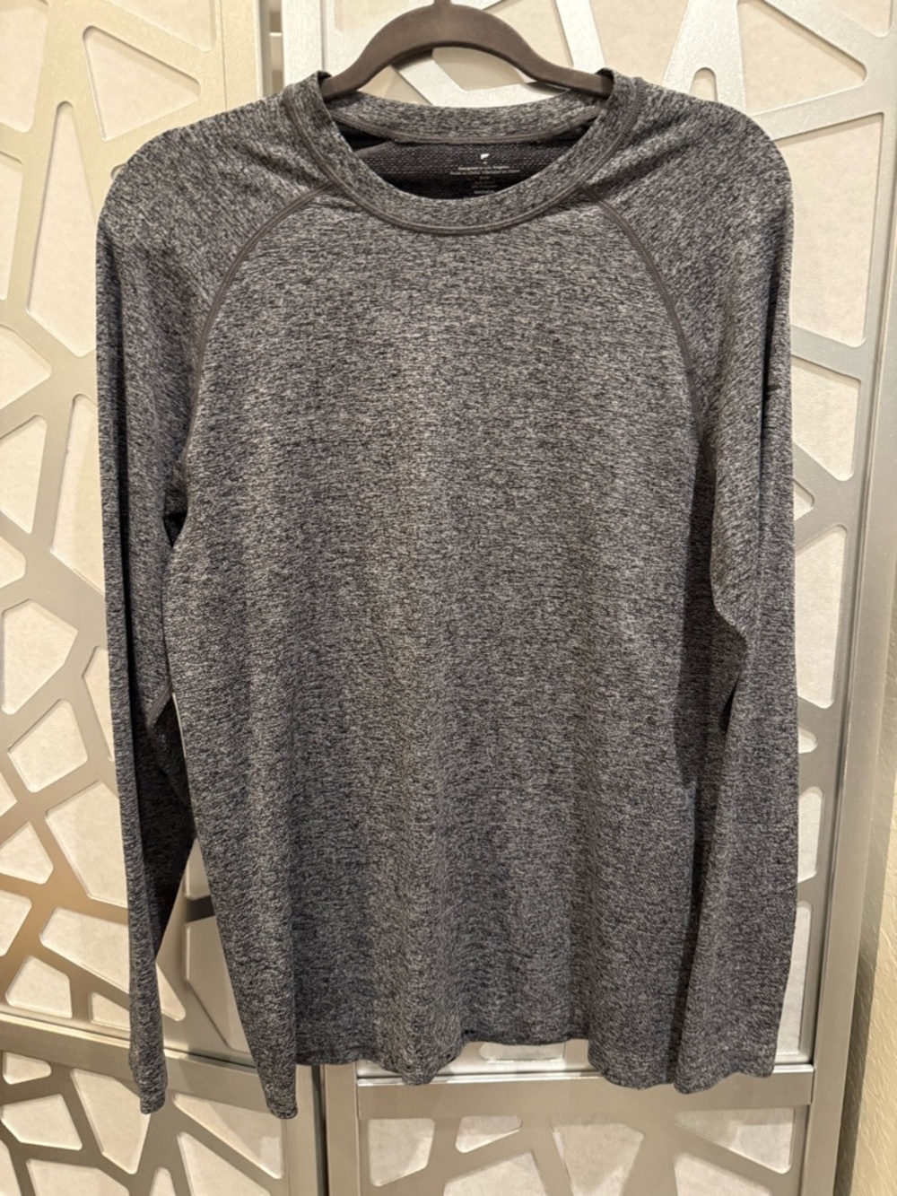 Fabletics women’s Heather Charcoal Long Sleeve Top medium